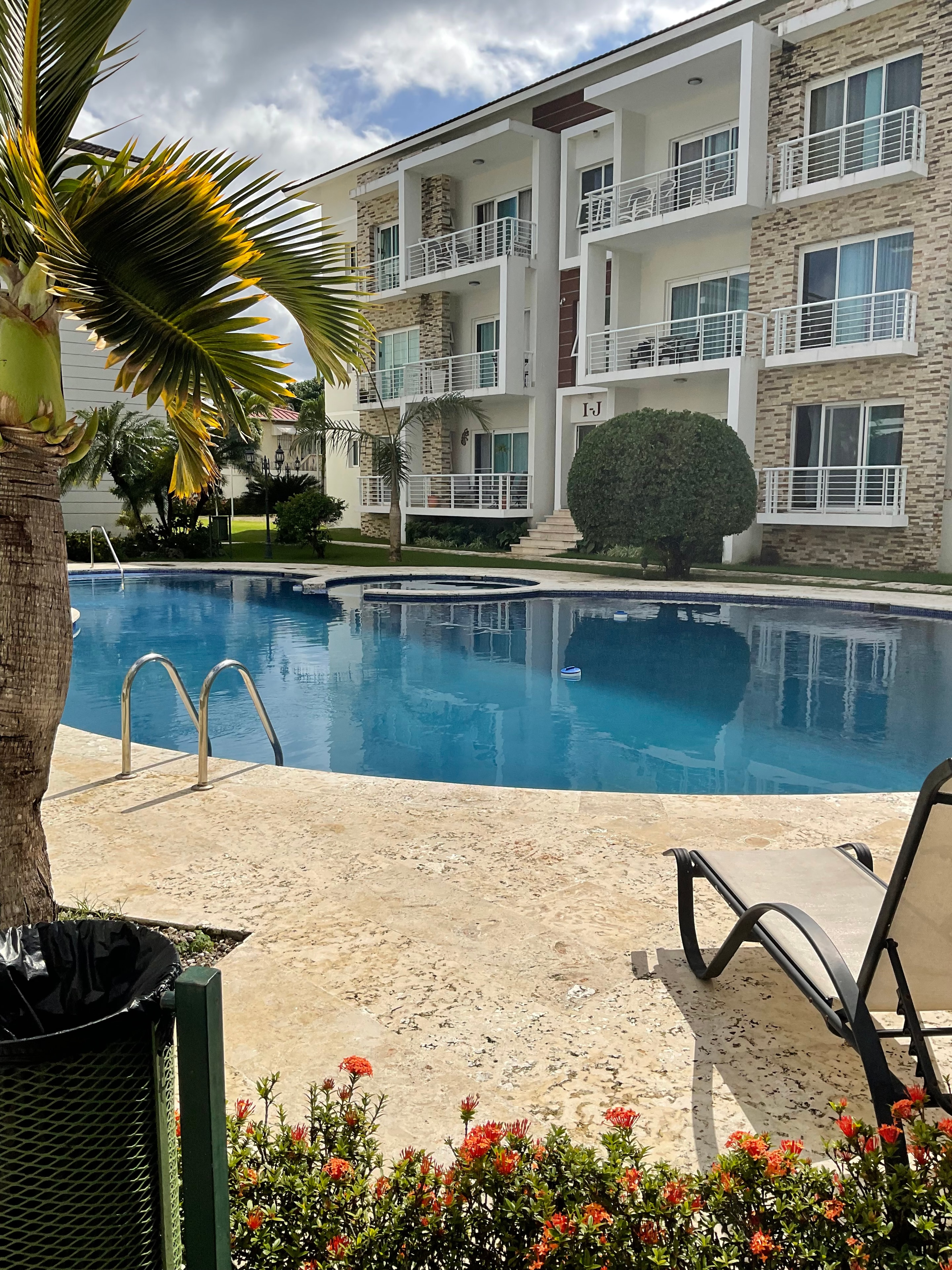 Charming 2 Bedroom Condo